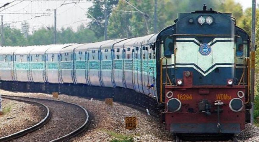 യാത്രാ ടിക്കറ്റ് വില്പന; പ്രതിവർഷം 20,000 കോടി രൂപയുടെ അധികവരുമാനം നേടി ഇന്ത്യൻ റെയിൽവേ.