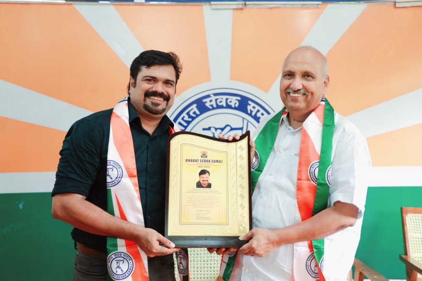 സർക്കാർ ജോലിക്കൊപ്പം സാമൂഹ്യ സേവന മേഖലകളിലും സജീവമായി പ്രവർത്തിച്ചുവരുന്ന റജീബ്ഖാന് ദേശീയ പുരസ്ക്കാരം.
