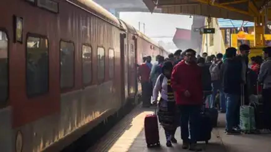 തത്കാൽ ബുക്കിങ്ങിൽ നിർണായക മാറ്റങ്ങൾ വന്നേക്കും; ഇ - ആധാർ വെരിഫിക്കേഷൻ നടപ്പിലാക്കാൻ റെയിൽവേയുടെ ആലോചന