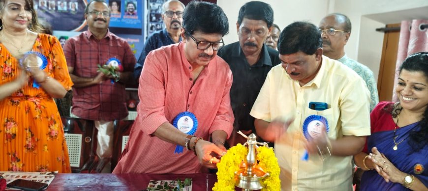 പ്രേംനസീർ സുഹൃത് സമിതിയുടെ പ്രേംസിംഗേഴ്സ് 7-ാം മത് പ്രതിമാസ ഗാനസന്ധ്യ ഗായകൻ ജി. വേണുഗോപാൽ ഉൽഘാടനം ചെയ്യുന്നു.