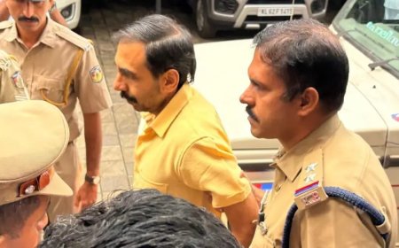 *സ്വർണക്കൊള്ള; ഉണ്ണികൃഷ്ണൻ പോറ്റി സ്വർണപ്പാളി വിറ്റത് 15 ലക്ഷത്തിന്! തെളിവ് കൈമാറി ​ഗോവർധൻ*