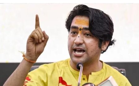 ഇന്ത്യ തീർച്ചയായും ഒരു ഹിന്ദു രാഷ്ട്രമായി മാറും.  ഇന്ത്യ ഒരു ഹിന്ദു രാഷ്ട്രമാകുമ്പോൾ മാത്രമേ ഞങ്ങൾ പദയാത്ര നിർത്തുകയുള്ളൂ. ആചാര്യ ധീരേന്ദ്ര കൃഷ്ണ ശാസ്ത്രി