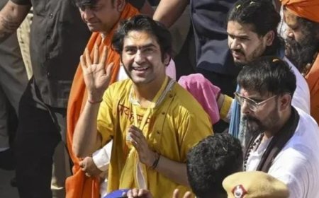 ഡൽഹി സ്ഫോടനത്തിന് ശേഷം ബാഗേശ്വർ ബാബയുടെ യാത്രയ്ക്ക് സുരക്ഷ വർദ്ധിപ്പിച്ചു; ബോംബ് സ്ക്വാഡുകളും ജാമർ വാഹനങ്ങളും വിന്യസിച്ചു