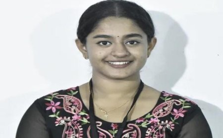 സിനിമയിലെയും ടെലിവിഷനിലെയും തിളക്കം കലോത്സവ വേദിയിൽ എത്തിച്ച് അന്ന മരിയ ജോബി: മോണോ ആക്ടിൽ വിജയം കൊയ്‌തത് ഫ്ളവേഴ്സ് ടോപ്പ് സിംഗർ അവതാരിക