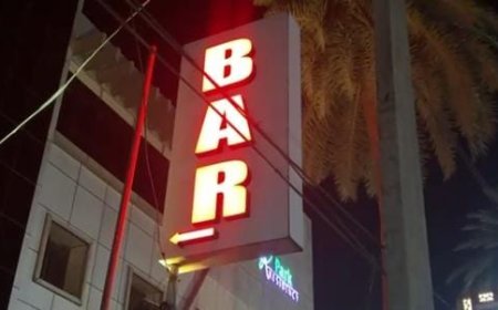 കോഴിക്കോട്ടെ ബാറില്‍ തര്‍ക്കം; രണ്ട് പേര്‍ക്ക് കുത്തേറ്റു, പ്രതി ഓടിരക്ഷപ്പെട്ടു