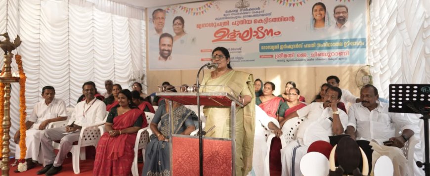 മൃഗസംരക്ഷണ വകുപ്പ് നടപ്പാക്കുന്ന ഗോസമൃദ്ധി ഇന്‍ഷ്വറന്‍സ് പദ്ധതിയുടെയും കുലശേഖരപുരം മൃഗാശുപത്രിയുടെ നവീകരിച്ച കെട്ടിടത്തിന്റെയും ഉദ്ഘാടനം മന്ത്രി ജെ.ചിഞ്ചുറാണി നിര്‍വഹിക്കുന്നു