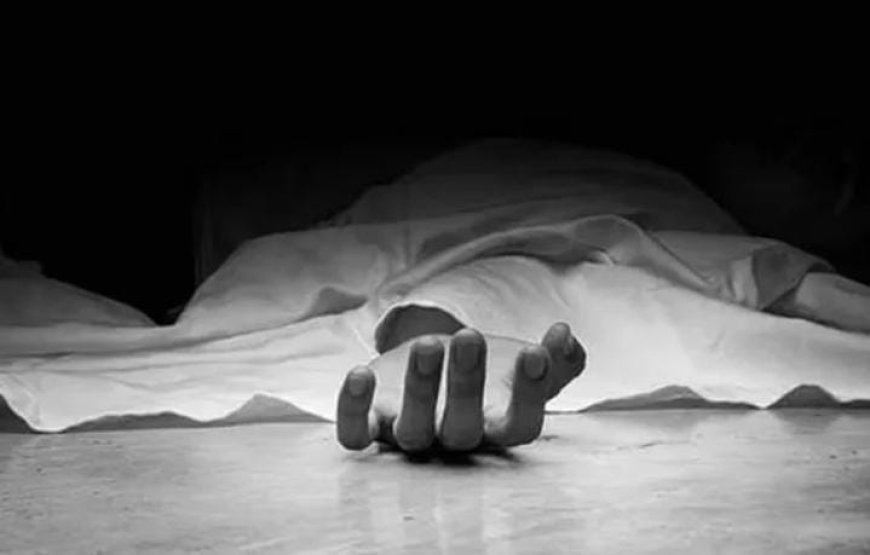 ഭാര്യയേയും മകനേയും യാത്രയാക്കാനെത്തി. ല ഗേജ് കയറ്റിയ ശേഷം അതേ ട്രെയിനിനടിയിലേക്ക് യുവാവ് വീണു. ദാരുണാന്ത്യം