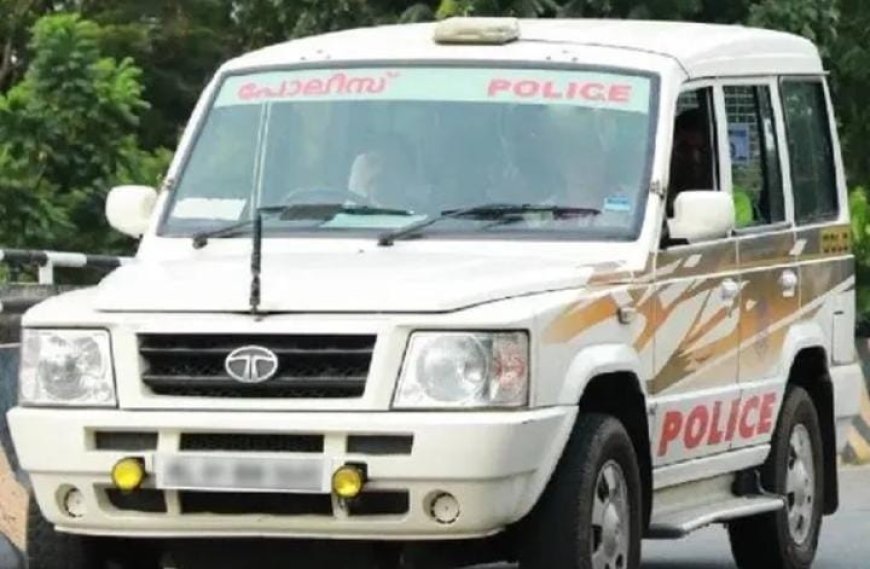 ബിജെപി  സ്ഥാനാർഥിയുടെ പോസ്റ്റർ സ്റ്റാറ്റസാക്കി പൊലീസുകാരൻ. മൂന്നാർ സ്പെഷ്യൽ ബ്രാഞ്ച്എസ്ഐ പ്രകാശിനെതിരെ അന്വേഷണം