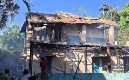 ചവറുകൾ കൂട്ടിയിട്ട് കത്തിച്ചു: വർക്കല ക്ലിഫിന് സമീപം വൻ തീപിടുത്തം