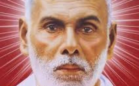 നാടാകെ പീതവർണ്ണം വീഥികളിൽ മുഴങ്ങുന്നത് ഗുരുദേവ മന്ത്രങ്ങൾ