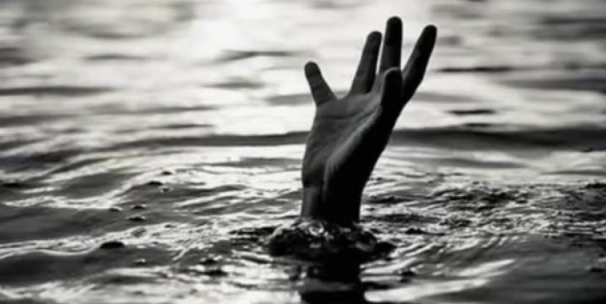 സുഹൃത്തുക്കള്‍ക്കൊപ്പം പെരിയാറിൽ കുളിക്കുന്നതിനിടെ ബാങ്ക് ഉദ്യോഗസ്ഥൻ മുങ്ങി മരിച്ചു