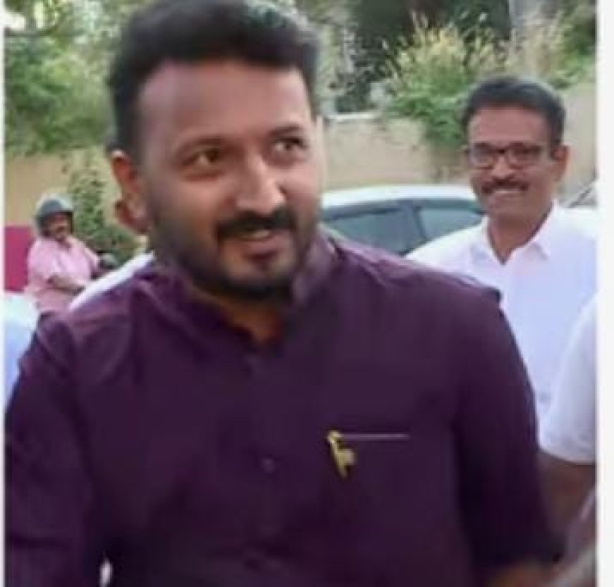 മാളത്തില്‍ നിന്നും പുറത്തുചാടി; വോട്ട് ചെയ്യാൻ പാലക്കാടെത്തി രാഹുൽ മാങ്കൂട്ടത്തിൽ