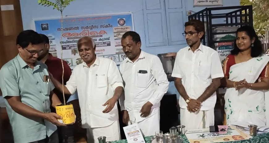 കോഴിക്കുഞ്ഞുങ്ങൾ വിതരണം ചെയ്ത് എൻ എസ് എസ് ജില്ലാ ക്യാമ്പ് ഉദ്ഘാടനം ചെയ്തു