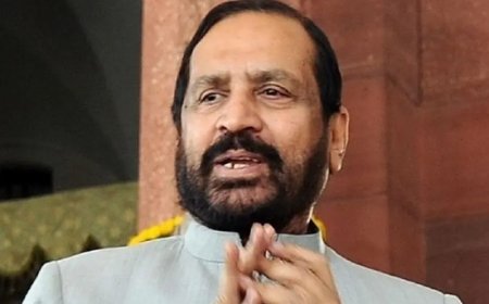 മു​ൻ കേ​ന്ദ്ര​മ​ന്ത്രി​സു​രേ​ഷ് ക​ൽ​മാ​ഡി അ​ന്ത​രി​ച്ചു*