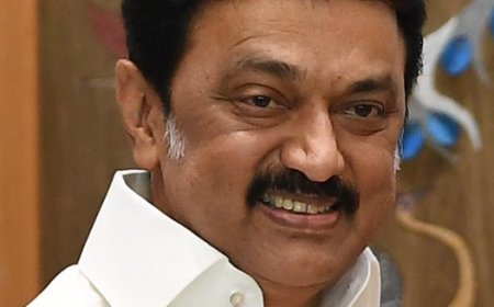 *10 ലക്ഷം ലാപ്ടോപ്പ് വിതരണം മുഖ്യമന്ത്രി ഉദ്ഘാടനം ചെയ്തു* 