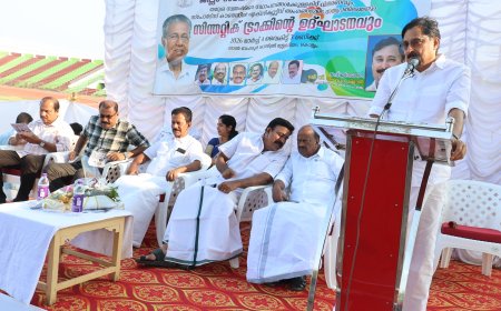 ലാൽ ബഹദൂർ ശാസ്ത്രി സ്റ്റേഡിയം സിന്തറ്റിക് ട്രാക്കിന്റെ ഉദ്ഘാടനവും സ്പോർട്സ് കൗൺസിൽ എക്സിക്യൂട്ടീവ് അംഗങ്ങളുടെ സത്യപ്രതിജ്ഞയും തദ്ദേശ സ്വയംഭരണ സ്ഥാപനങ്ങൾക്കുള്ള കിറ്റ് വിതരണവും മന്ത്രി വി അബ്ദുറഹിമാൻ ഉദ്ഘാടനം ചെയ്യുന്നു.