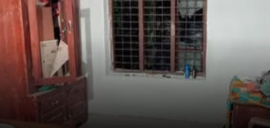 കൊല്ലത്ത് മാരകായുധങ്ങളുമായെത്തിയ അക്രമി സംഘം വീട് അടിച്ചു തകർത്തു