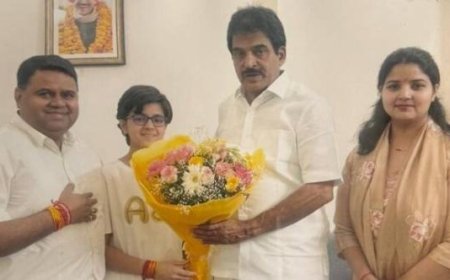 ഹരിയാന സീറ്റ് കോഴ; ഗൗരവ് കുമാറിനെ അറിയില്ലെന്ന കെസി വേണുഗോപാലിൻ്റെ വാദം പൊളിയുന്നു; ഇരുവരും ഒരുമിച്ചുള്ള ചിത്രങ്ങൾ പുറത്ത്