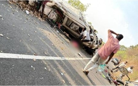 വാൽപ്പാറയിൽ വൻ അപകടം, മിനിവാൻ കൊക്കയിലേക്ക് മറിഞ്ഞ് മലപ്പുറം സ്വദേശികളായ 8 അധ്യാപകർക്ക് ജീവൻ നഷ്ടം, 7 പേരും സ്ത്രീകൾ; 5 പേർക്ക് ഗുരുതര പരിക്ക്