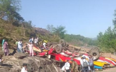 ജമ്മു കാശ്മീരിൽ ബസ് കൊക്കയിലേക്ക് വീണ് അപകടം;15 പേർക്ക് ദാരുണാന്ത്യം