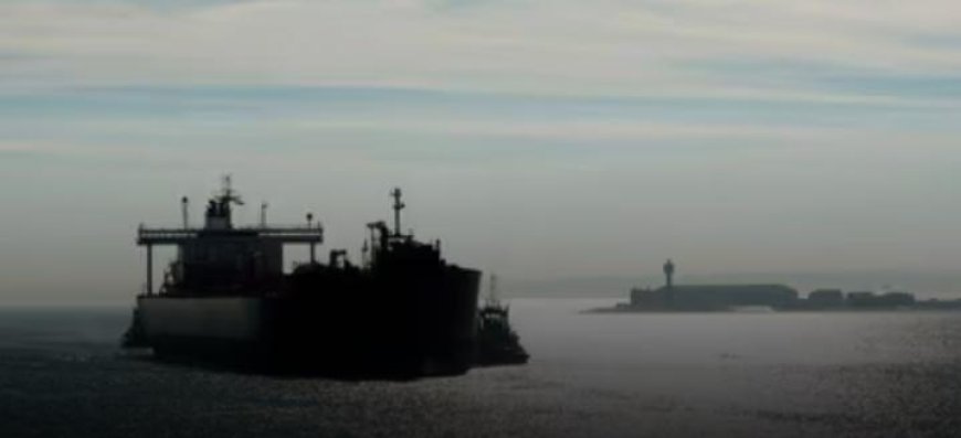 കപ്പലുകൾ തടയും, ഇറാൻ തുറമുഖങ്ങളിലേക്ക് പ്രവേശനം അനുവദിക്കില്ലെന്ന് അമേരിക്ക; കുതിച്ചു കയറി ക്രൂഡ് ഓയിൽ വില