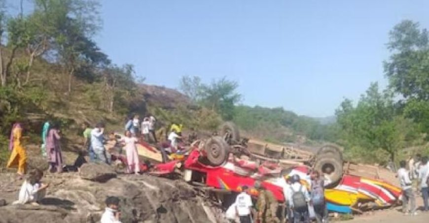 ജമ്മു കാശ്മീരിൽ ബസ് കൊക്കയിലേക്ക് വീണ് അപകടം;15 പേർക്ക് ദാരുണാന്ത്യം