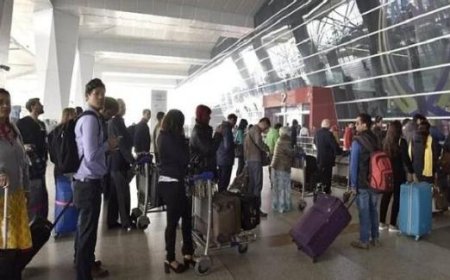 ആലിപ്പഴം പണിയായി; ദില്ലിയിൽ 500-ലധികം വിമാനങ്ങൾ വൈകി, പലതും വഴിതിരിച്ചുവിട്ടു
