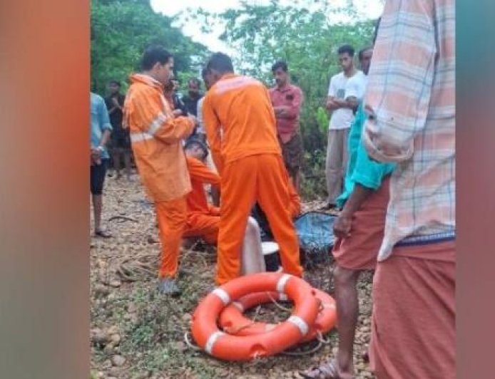 ​കുറ്റ്യാടി പുഴയിൽ കുളിക്കാനിറങ്ങിയ അമ്മയ്ക്ക് ദാരുണാന്ത്യം, കുട്ടിക്കായി തിരച്ചിൽ